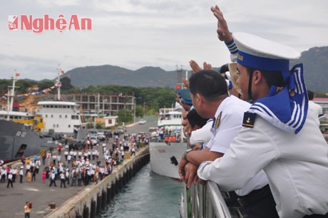 Chào quân cảng lên đường nhận nhiệm vụ