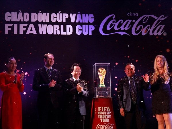 Cúp Vàng FIFA World Cup đến Việt Nam. (Ảnh: Minh Chiến/Vietnam+)