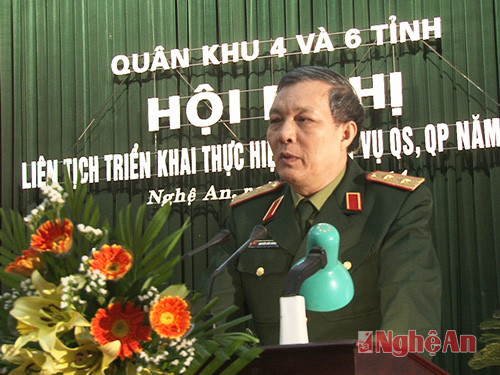 Trung tướng Nguyễn Hữu Cường – Tư lệnh Quân khu phát biểu chỉ trì hội nghị.