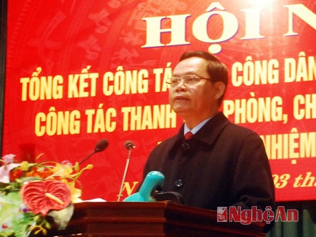 Đồng chí Huỳnh Phong Tranh phát biểu chỉ đạo hội nghị.