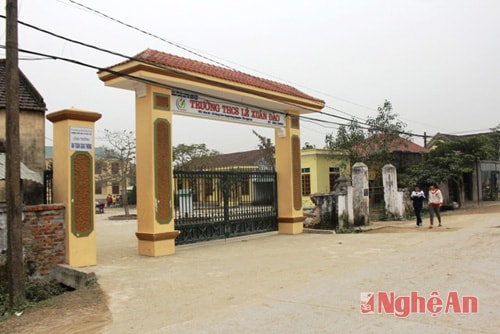 Cổng trường nơi xảy ra vụ việc