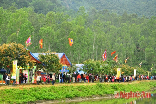 Lễ hội Đền Vua Mai 2013.