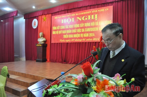  Ông Đinh Xuân Tứ, Chủ tịch Hội nạn nhân chất độc da cam đọc báo cáo tổng kết) 