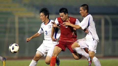U19 Việt Nam (phải) vẫn sẽ thi đấu cống hiến dù đối thủ là U19 Nhật Bản - đội bóng trẻ hàng đầu châu Á