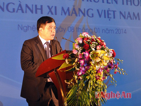 Đồng chí Huỳnh Thanh Điền- Phó chủ tịch UBND tỉnh phát biểu tại lễ kỷ niệm ngày truyền thống ngành Xi Măng Việt Nam.