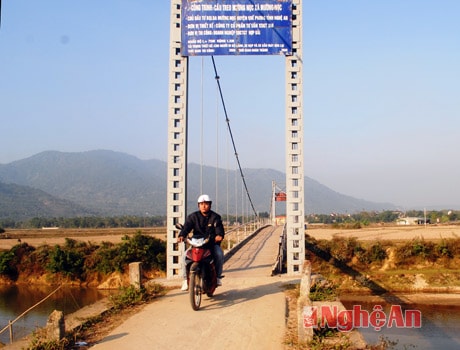 Cầu treo Mường Nọc (xã Mường Nọc – Quế Phong) đã được sửa chữa đáp ứng việc đi lại của người dân.