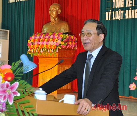 Đồng chí Trần Hồng Châu phát biểu tại hội nghị.