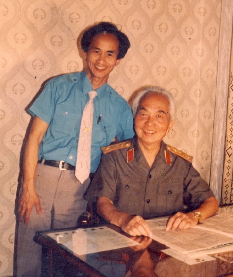 PGS-TS Nguyễn Lân Cường trong cuộc gặp với Đại tướng Võ Nguyên Giáp