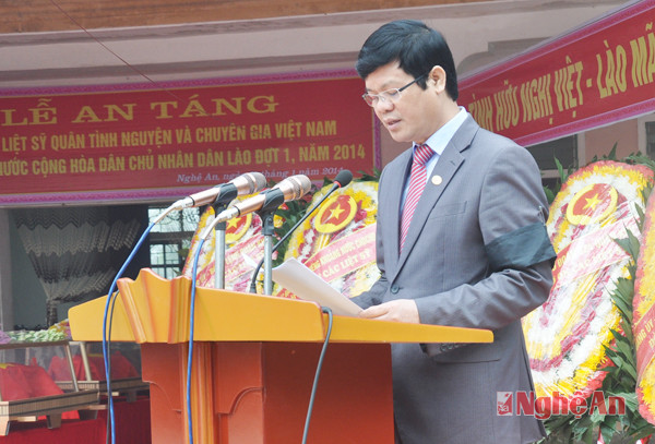 Đồng chí Lê Xuân Đại- Phó Chủ tịch UBND tỉnh bày tỏ sự biết ơn đối với các anh hùng liệt sỹ