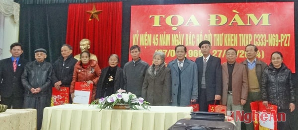 Tặng quà cho cựu TNXP C333