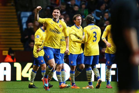 Giroud nhân đôi cách biệt cho đội khách.