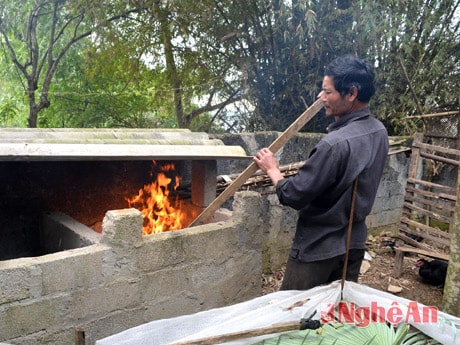 Hố xử lý rác thải của gia đình ông Hoàng Văn Tỵ -  xóm Trường Minh, xã Thanh Hưng (Thanh Chương).