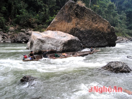 Vượt thác Nậm Nơn.