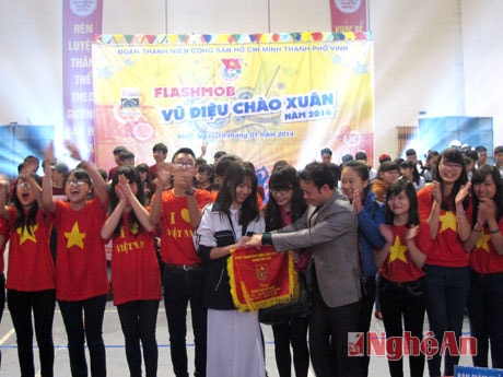 Trao giải cho các đội đoạt giải cao nhất.
