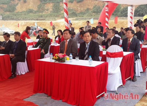 Đồng chí Đinh La Thăng dự lễ