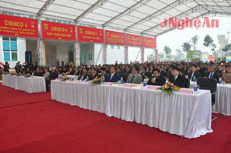 Các đại biểu về tham dự lễ thông xe