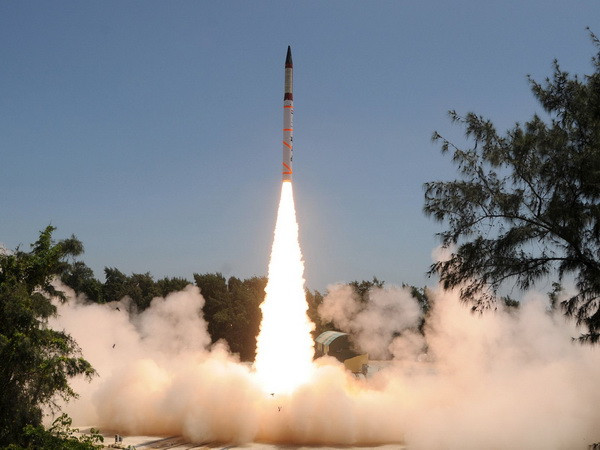 Tên lửa Agni IV được phóng lên từ đảo Wheeler tháng 9/2012. (Nguồn: AFP/TTXVN)