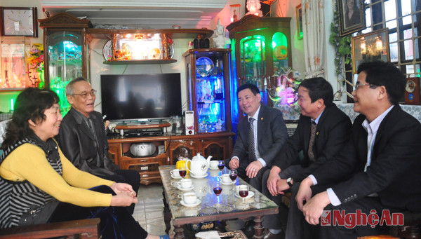 Đồng chí Bí thư Tỉnh ủy thăm và chúc tết nhạc sĩ Lê Hàm