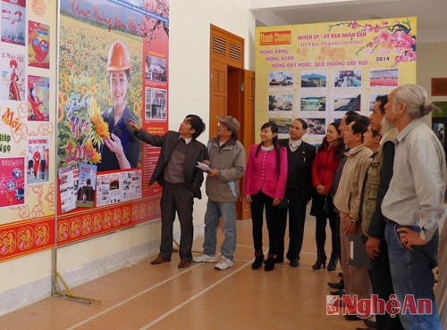 Hội Báo Xuân 2014 thu hút đông đảo bạn đọc.