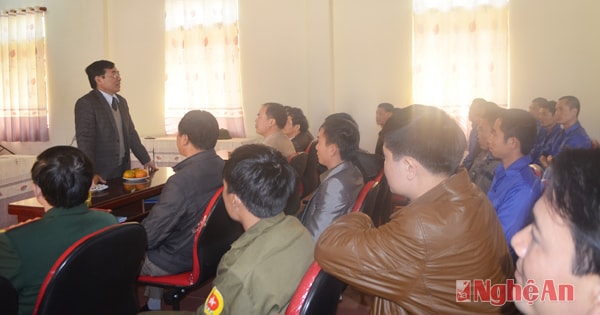 Chúc Tết cán bộ, học viên Trung tâm giáo dục dạy nghề và giải quyết việc làm Phúc Sơn.