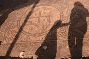 Nền của nhà thờ được trang trí bằng nghệ thuật khảm ghép đá và khắc các ký tự tiếng Hy Lạp. (Nguồn: foxnews.com)