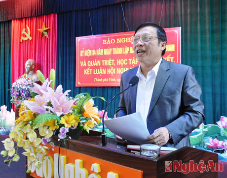 Đồng chí Nguyễn Quang Tùng - Phó Bí thư Đảng ủy Khối CCQ tỉnh quán triệt nội dung NQTƯ 8 (khóa XU)