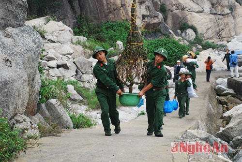 Những bức thư của các cháu lớp 4B (Trường Tiểu học Lê Mao) gửi bộ đội đảo Mắt.