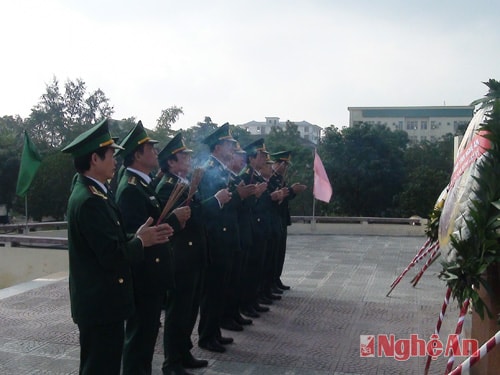 Viếng nghĩa trang Liệt sỹ TP Vinh
