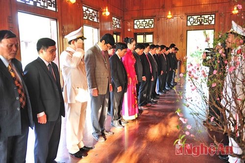Tưởng niệm Chủ tịch Hồ Chí Minh