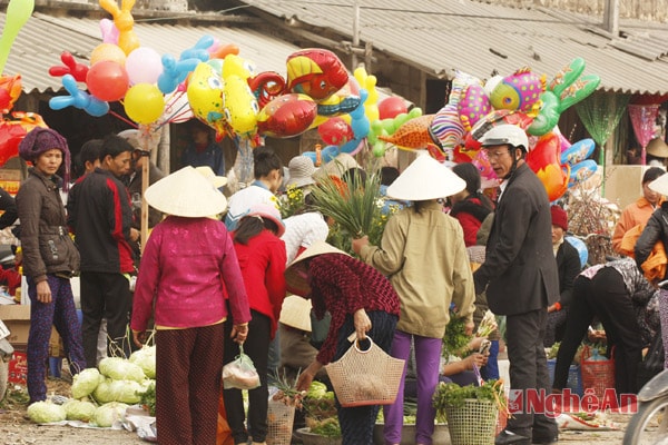 Chợ Vân (xã Quỳnh Văn, Quỳnh Lưu) nhộn nhịp sáng 30 Tết.