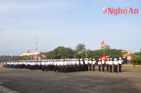 Sáng mồng 1 Tết, cán bộ, chiến sỹ và nhân dân TT Trường Sa làm lễ chào cờ Tổ quốc