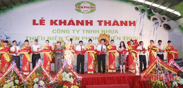 Khánh thành Công ty TNHH Nhựa Thiếu niên Tiền Phong. Ảnh: Nguyên Sơn