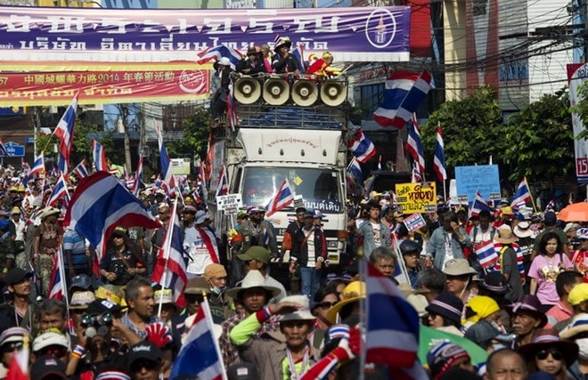 Làn sóng biểu tình phản đối Chính phủ tiếp diễn rầm rộ ở Bangkok ngày 2/2. (Ảnh: AFP/TTXVN)