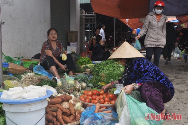 Mặt hàng rau, củ, quả phong phú nhưng sức mua giảm