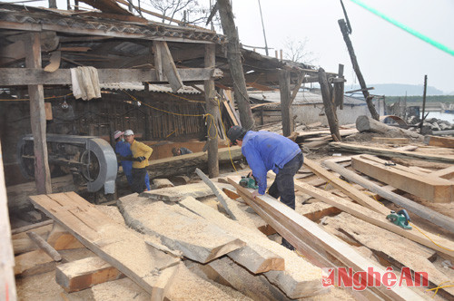 Nghề đóng tàu đem lại thu nhập ổn định cho nhiều lao động ở Nghi Thiết - Nghi Lộc.