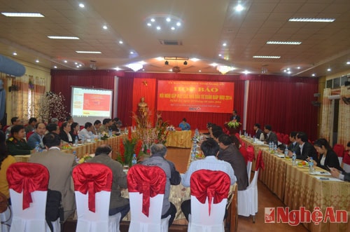 Toàn cảnh buổi họp báo.