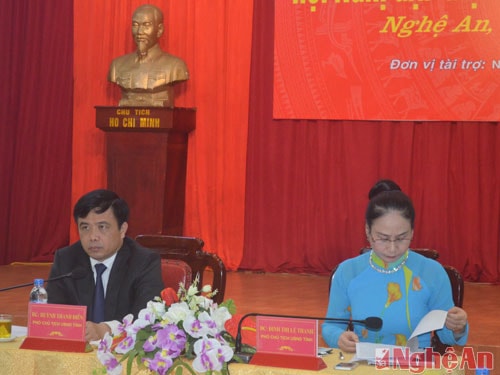 Các đồng chí Lãnh đạo tỉnh chủ trì buổi họp báo.