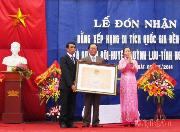 Đón nhận Bằng xếp hạng di tích Quốc gia đền Thần xã Quỳnh Đôi