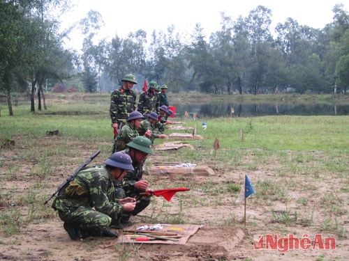 Huấn luyện gói buộc bộc phá của học viên Trường Quân sự tỉnh.