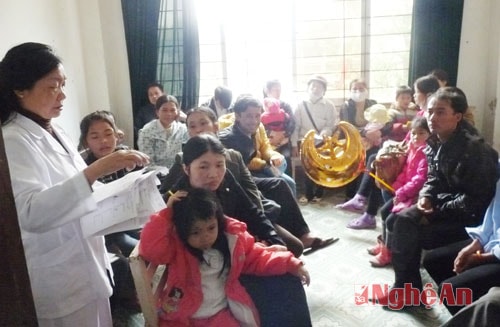 Chen chúc chờ kết quả xét nghiệm.