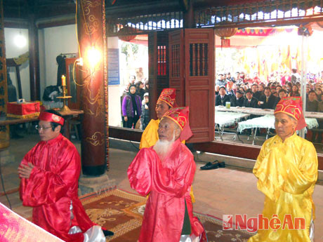 Lễ đại tế tại khu đền thờ vua Mai