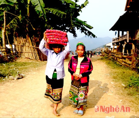 Mang đệm cho cô dâu khi về nhà chồng.