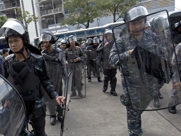 Binh sĩ Thái Lan gác gần tòa nhà chính phủ ở thủ đô Bangkok. Nguồn: AFP