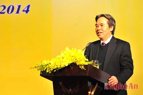 Đồng chí Nguyễn Văn Bình phát biểu tại hội nghị