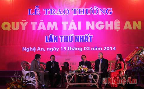 Khách mời tham gia giao lưu tại lễ trao thưởng 