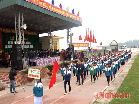 Khối THPT diễu hành tại Hội khỏe Phù Đổng Đô Lương.