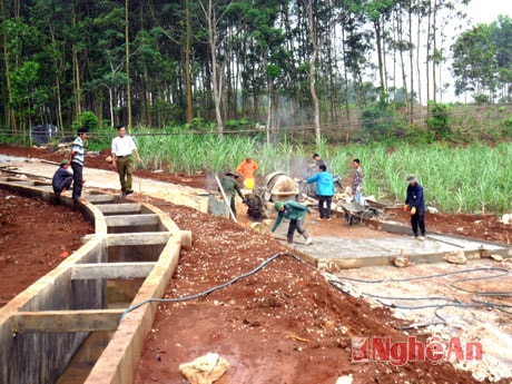 Thi công tuyến đường, mương trạm bơm Gò Vịn, xóm Tân Khánh, Nghĩa Khánh.