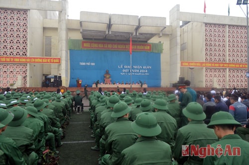 Toàn cảnh lễ giao quân ở thành phố Vinh.