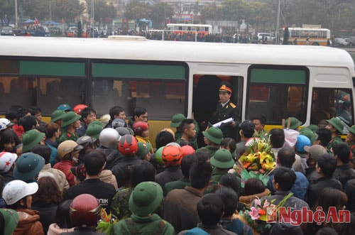 Kết thúc buổi lễ, các tân binh được giao về các đơn vị.