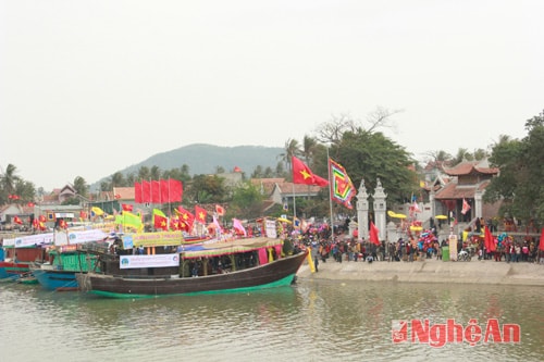 Quang cảnh Lễ hội Đền Cờn năm 2014. Ảnh: Triều Dương